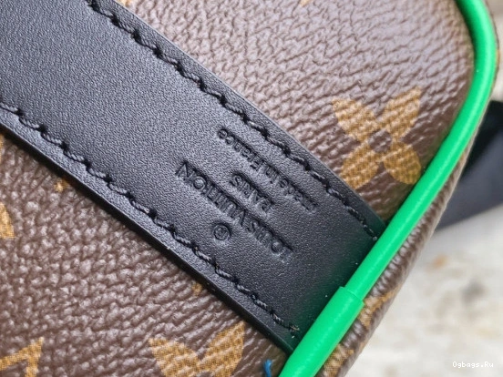 LOUIS VUITTON BANDOULIÈRE KEEPALL 25 0223